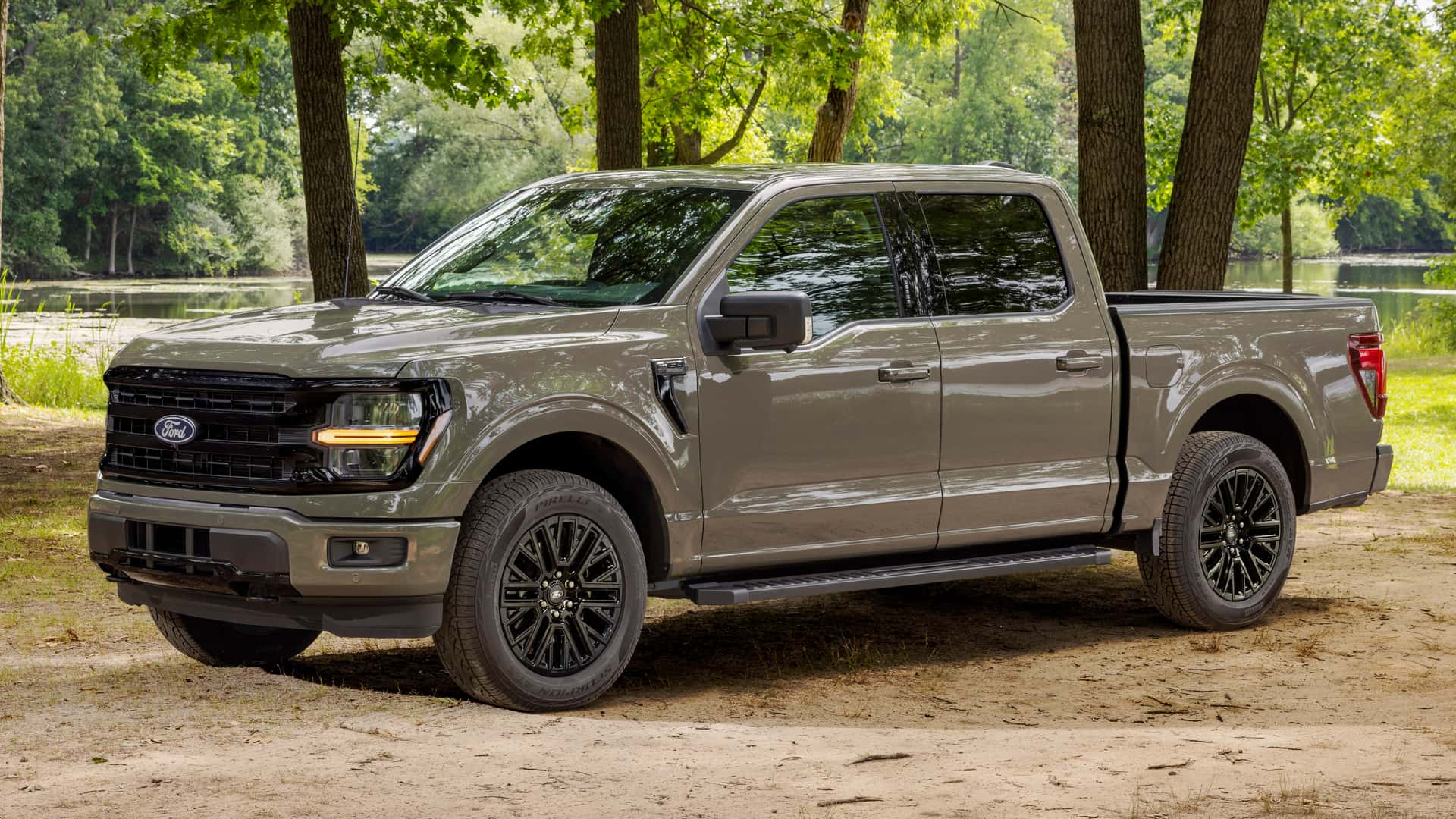 Ford F-150 XLT 2027, вид спереди три четверти