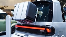 EZI EM05: Heck mit Rollkoffer auf dem Träger und durchgehender Lichtlinie
