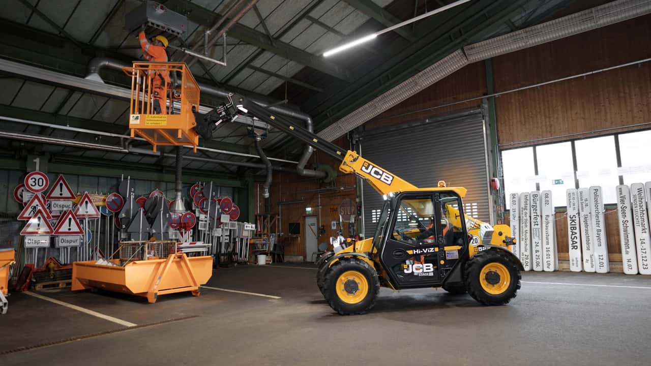 noleggio-bigrent-stringe-con-jcb-piu-macchine-fino-al-2028