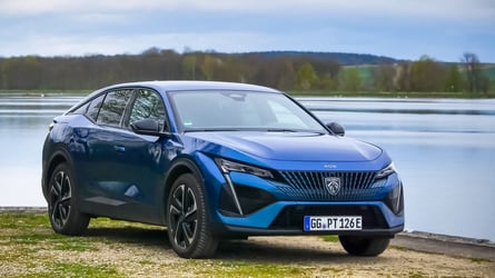 Peugeot 408 GT Plug-In Hybrid 180 (2024) im Dauertest (1)