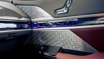 2024 BMW 750e xDrive Review
