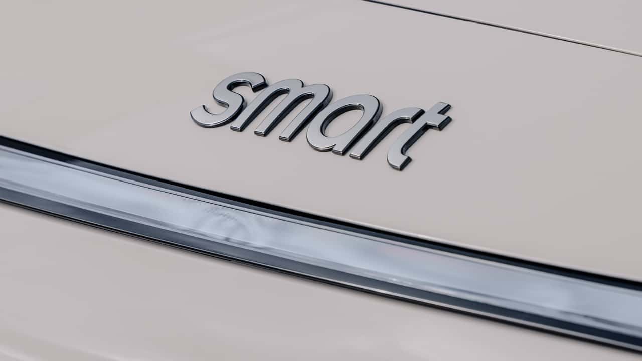 Smart (Markenschriftzug auf der Fronthaube eines Smart #3)