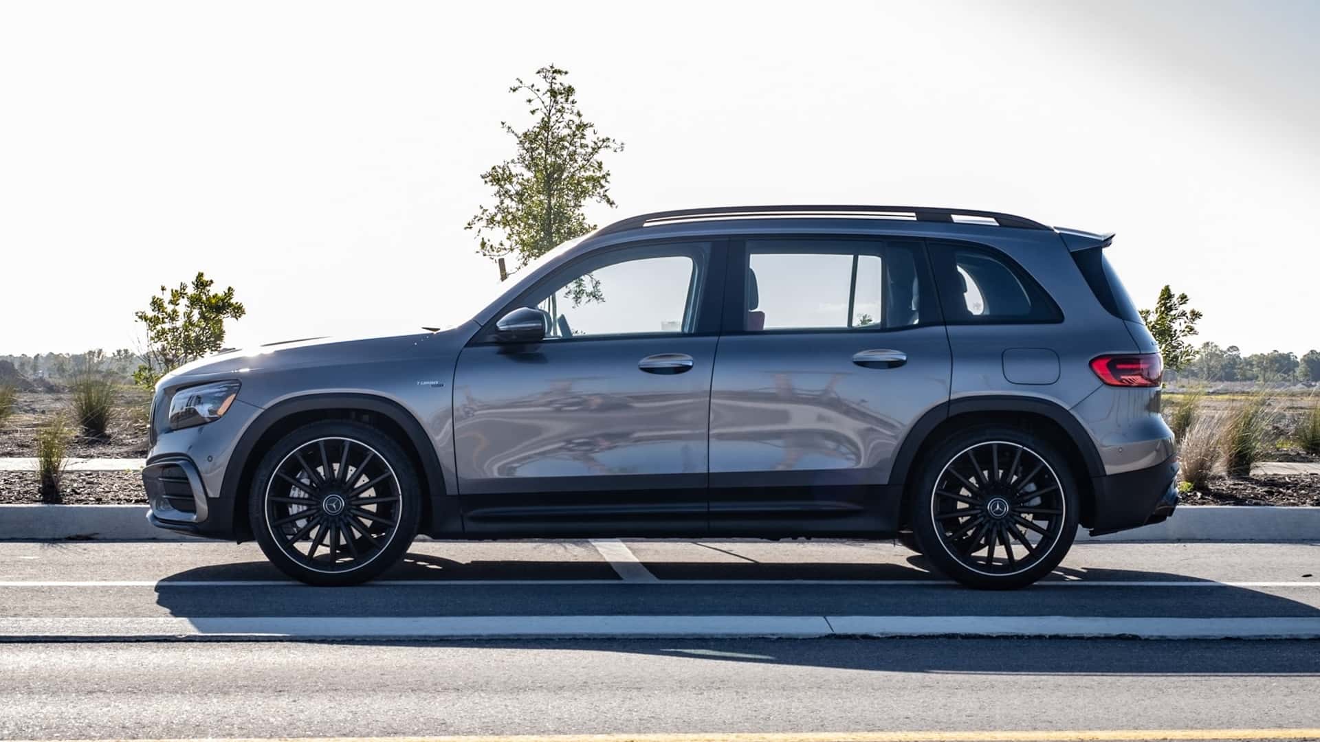 https://cdn.motor1.com/images/mgl/AkQrJN/s1/2024-merceds-amg-glb35-review.jpg