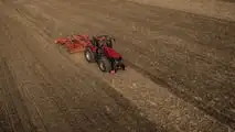 Foto - Case IH Magnum 340 AFS Connect autonomo: in campo col coltivatore