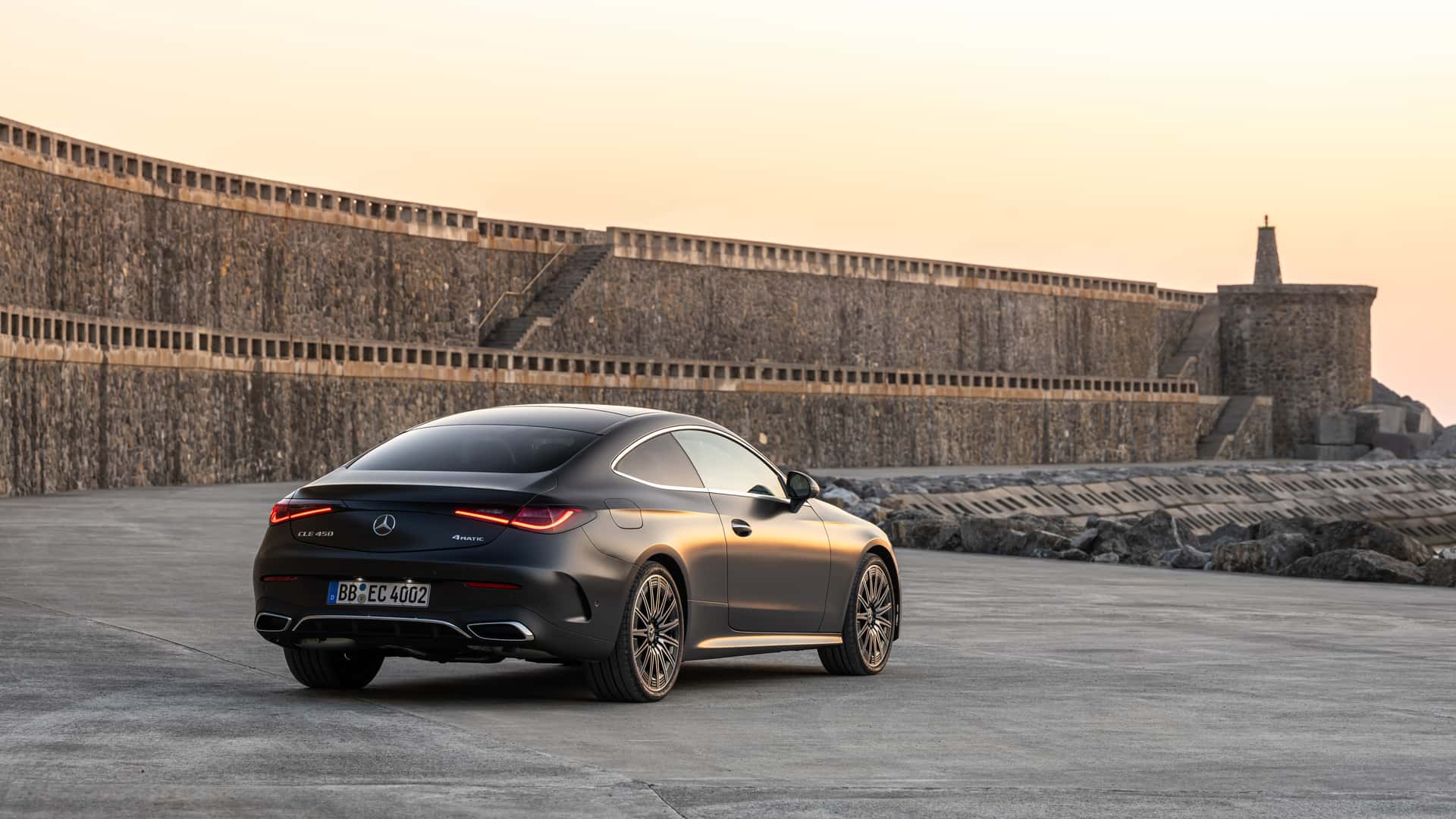 https://cdn.motor1.com/images/mgl/AkgkVL/s1/2024-mercedes-benz-cle-class-exterior-rear-quarter.jpg
