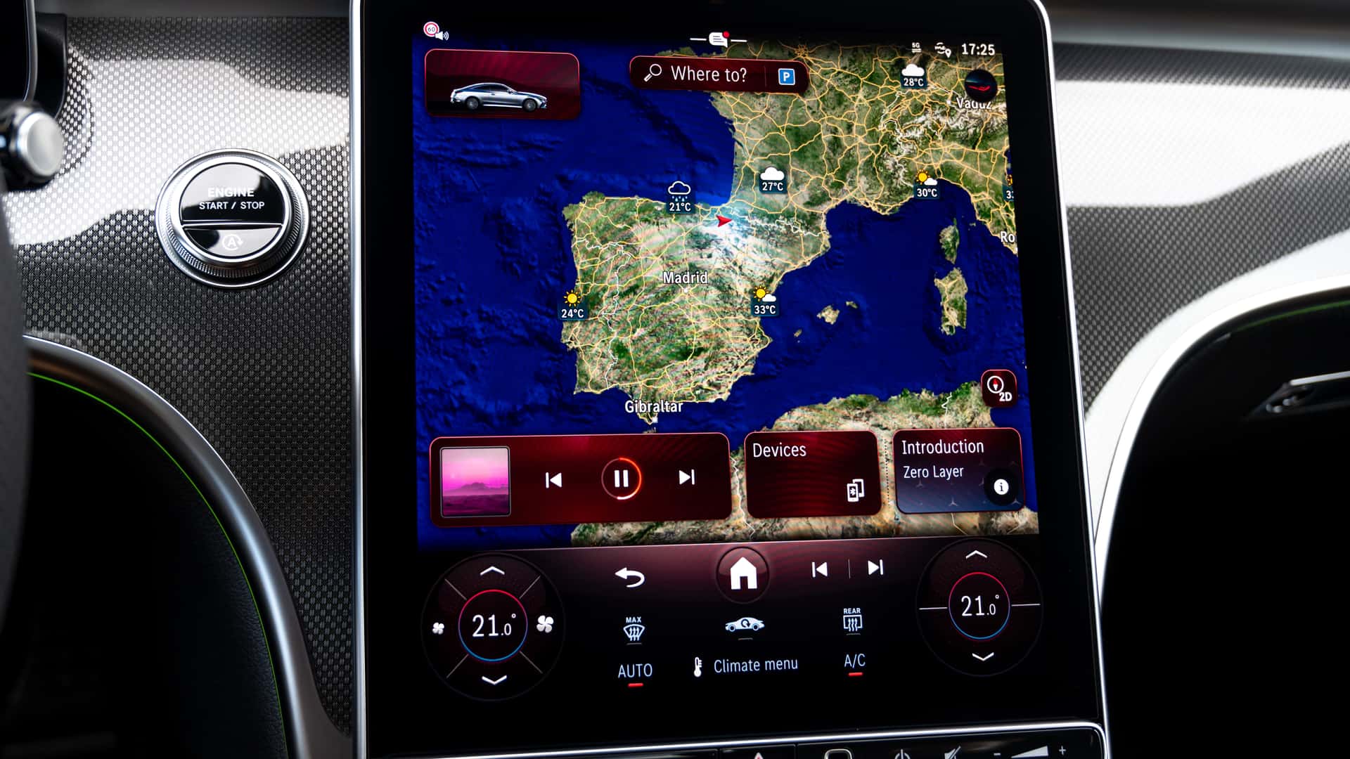 https://cdn.motor1.com/images/mgl/AkgkjL/s1/2024-mercedes-benz-cle-class-interior-infotainment.jpg