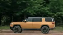 Rivian R1S in Compass Yellow (Seitenansicht)