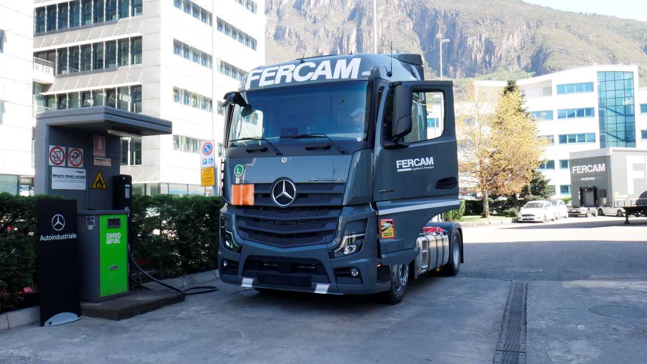 La consegna a Fercam dei primi Mercedes Actros alimentati a HVOlution