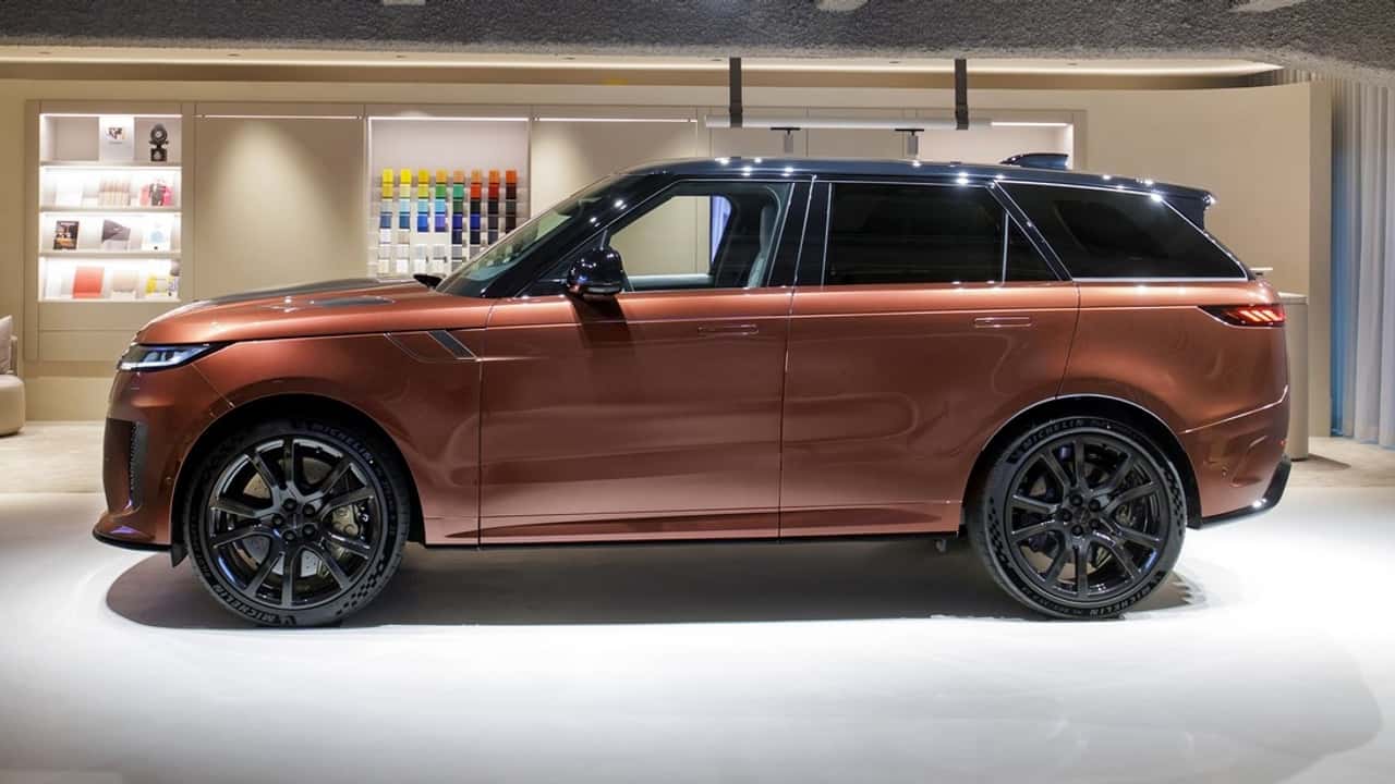 Niente banalità, siamo inglesi: ho visto come nascono le Range Rover speciali