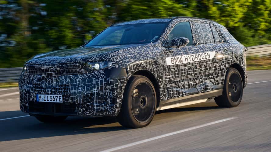 Yeni BMW X5, kamuflaj altından selam veriyor