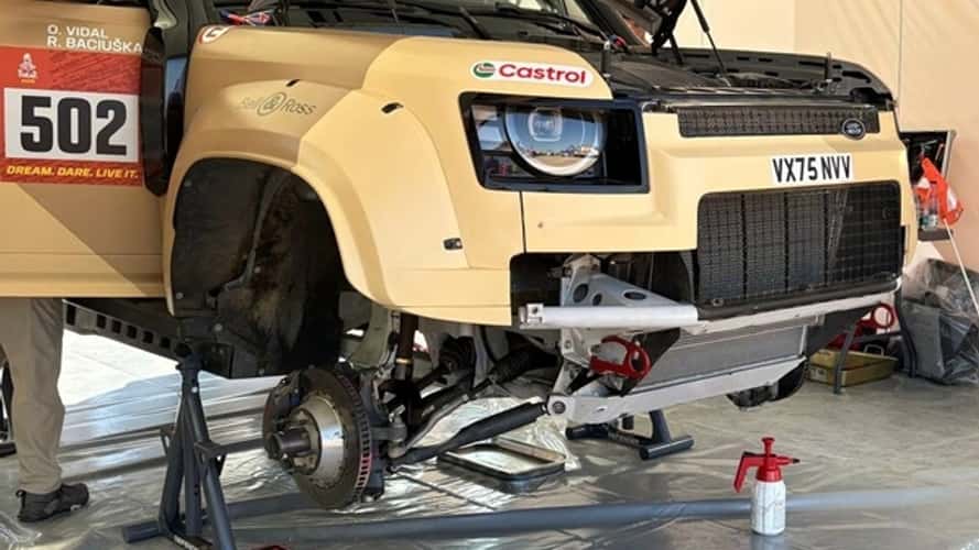 Come si rende un Defender di serie a prova di Dakar