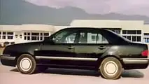 O clone de Mercedes E e seu estranho entre-eixos