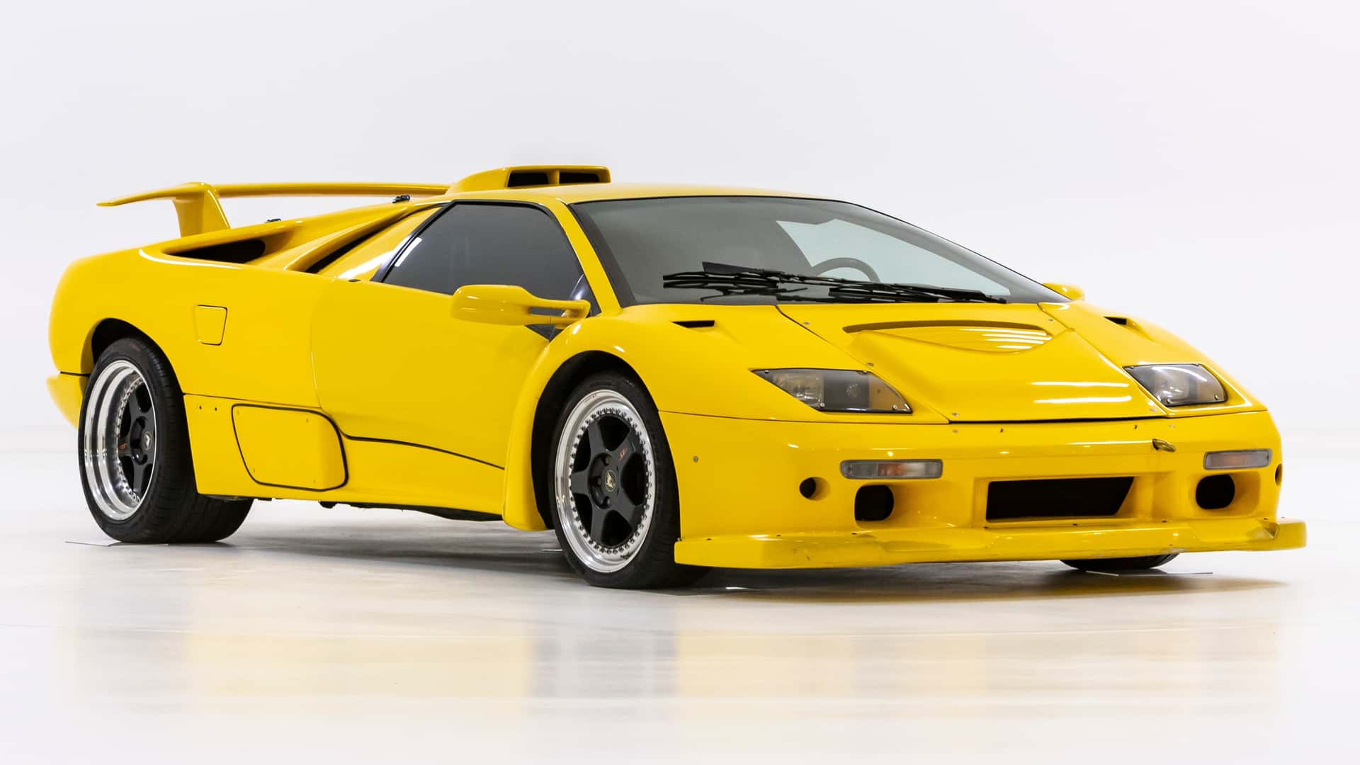 lamborghini-diablo-sv-with-w16-engine.jpg