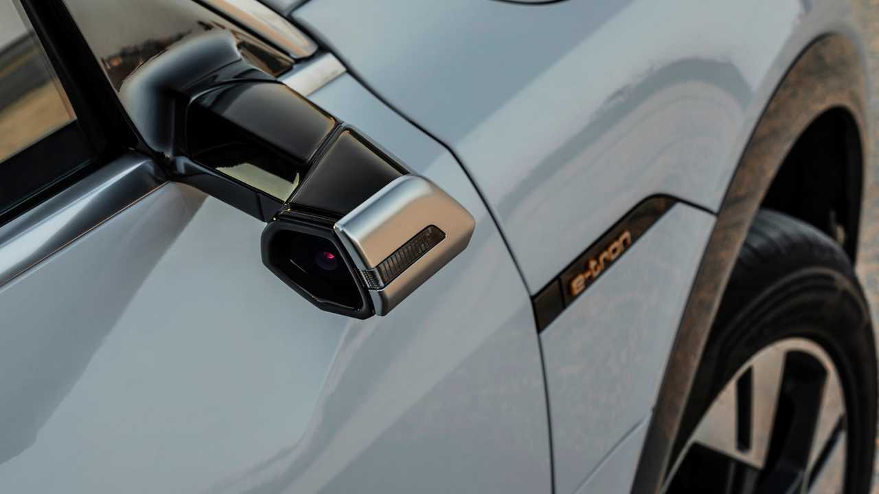 Audi e-tron abu dhabi test