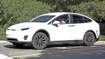 2016 Tesla Model X spy photo