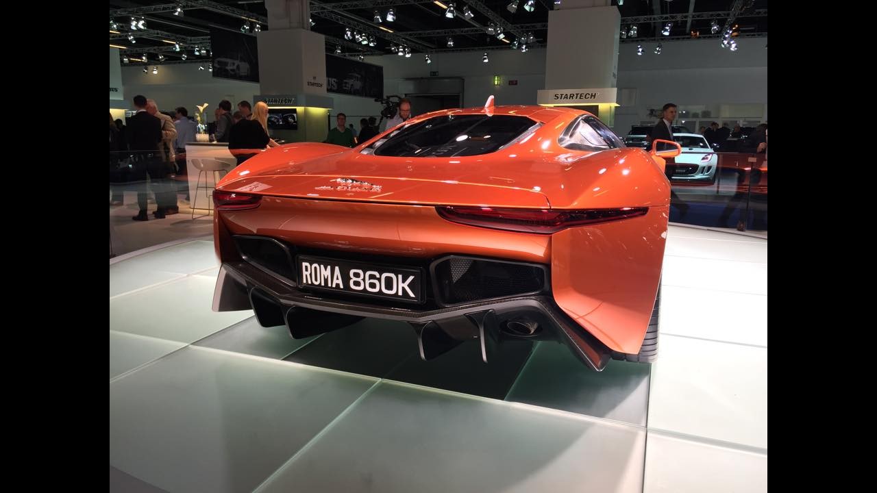 Massa pilota Jaguar C-X75, o supercarro do vilão de 007 Spectre