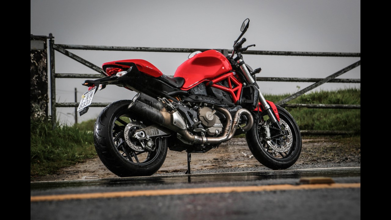 Avaliação: Ducati Monster 821 une estilo clássico, motor explosivo e fome de curvas