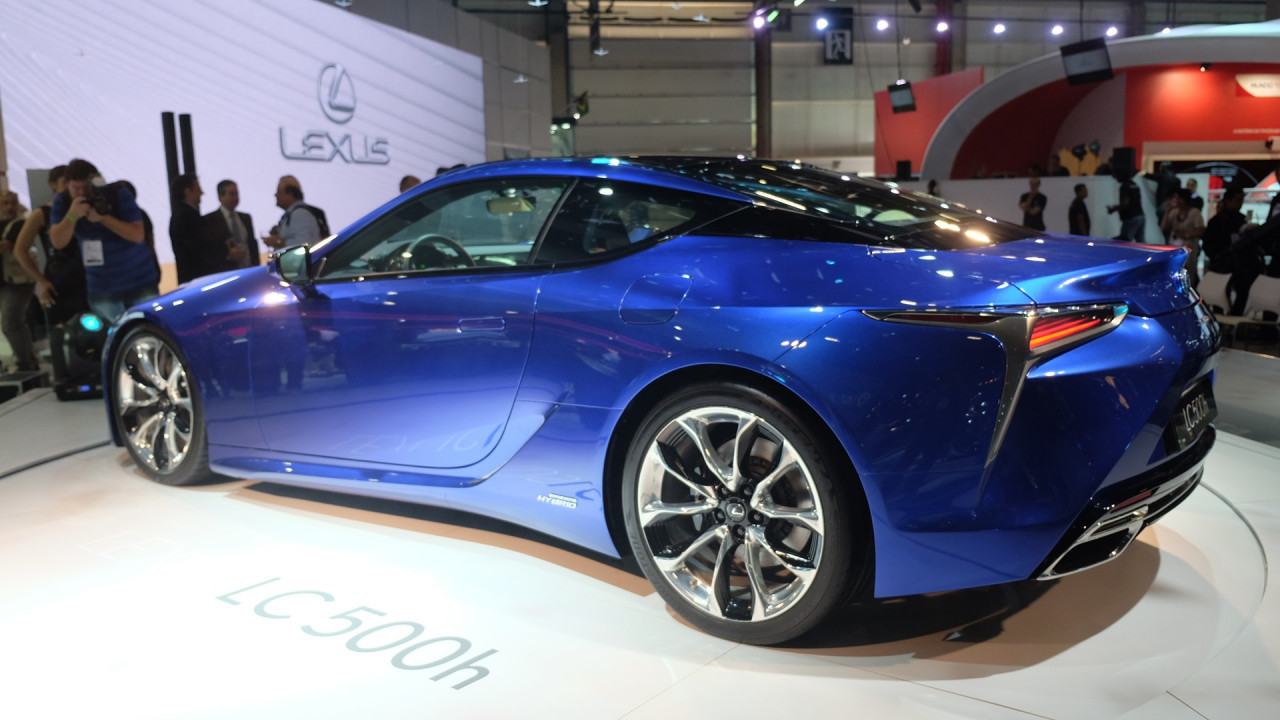 Salão do Automóvel: conceitos híbridos mostram ambições da Lexus no Brasil