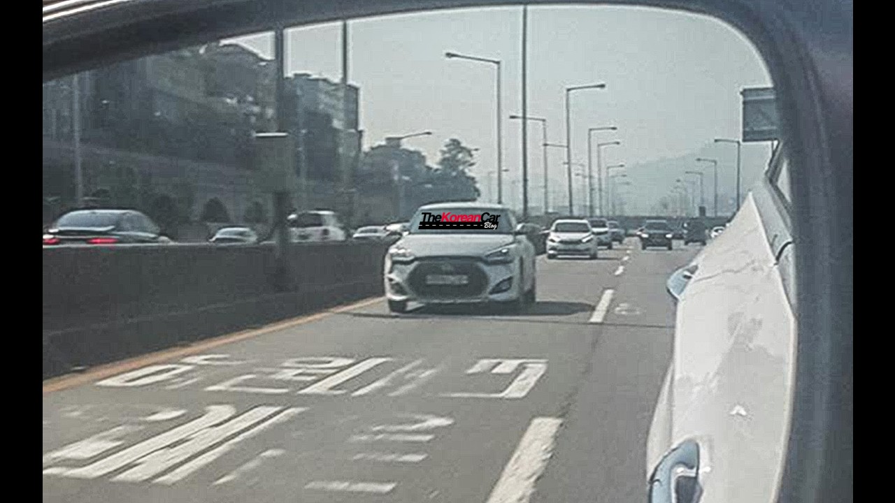 Flagra! Hyundai Veloster misterioso aparece rodando em testes