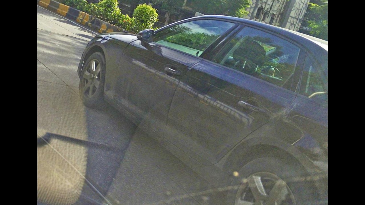 Flagra: novo Audi A4 2016 é clicado mais uma vez com pouca camuflagem