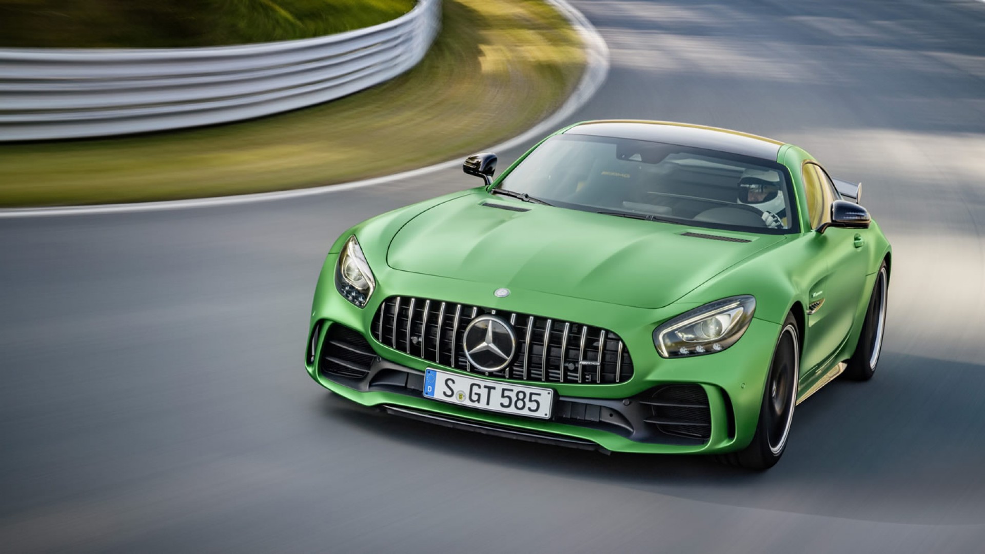 Mercedes AMG GT R de 585 cv chega ao Brasil por R$ 1,2 milhão