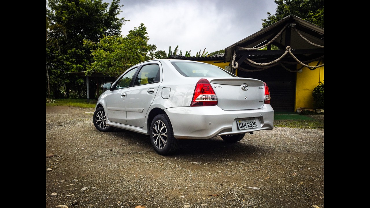 Teste Rápido: Toyota Etios Sedan Platinum não esconde a origem humilde