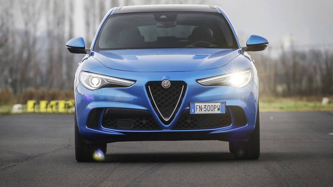 Alfa Romeo Stelvio Vs Giulia Quadrifoglio La Drag Race