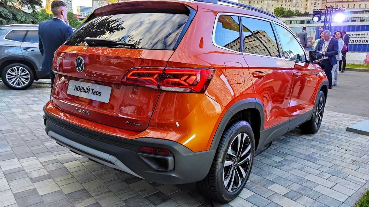 Volkswagen Taos, в три четверти сзади