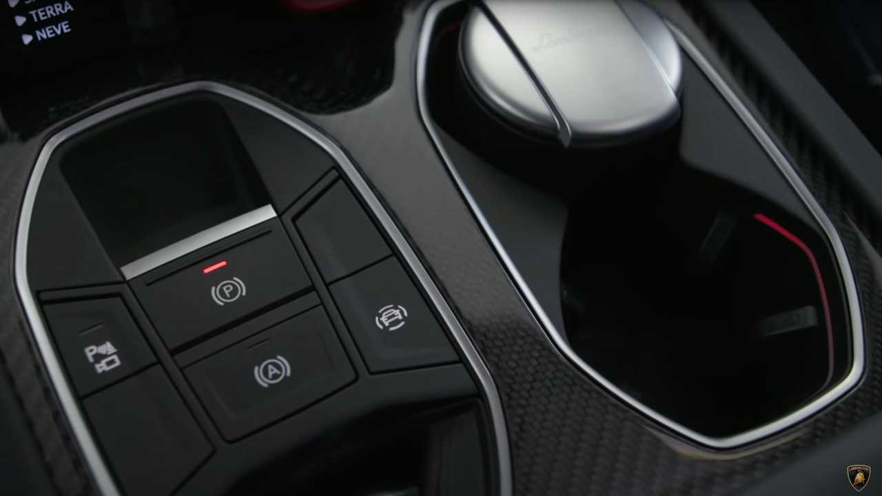 Lamborghini Urus con accesorios originales en fibra de carbono