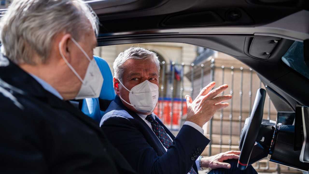 La Pininfarina Battista sulle strade di Torino