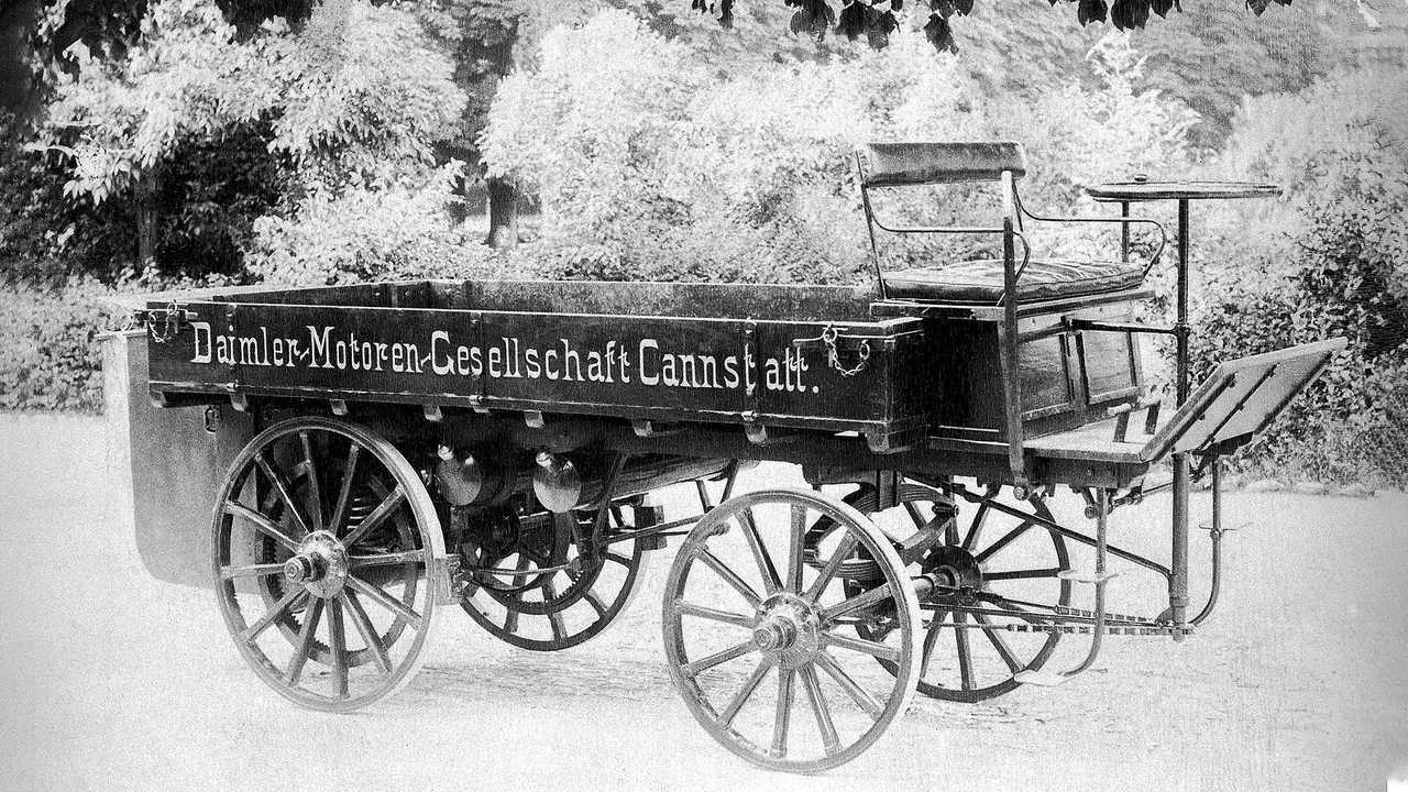 Der erste LKW von Gottlieb Daimler aus dem Jahr 1896