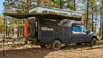 Earthcruiser Terranova Expedition Camper - Tenda laterale con tetto aperto