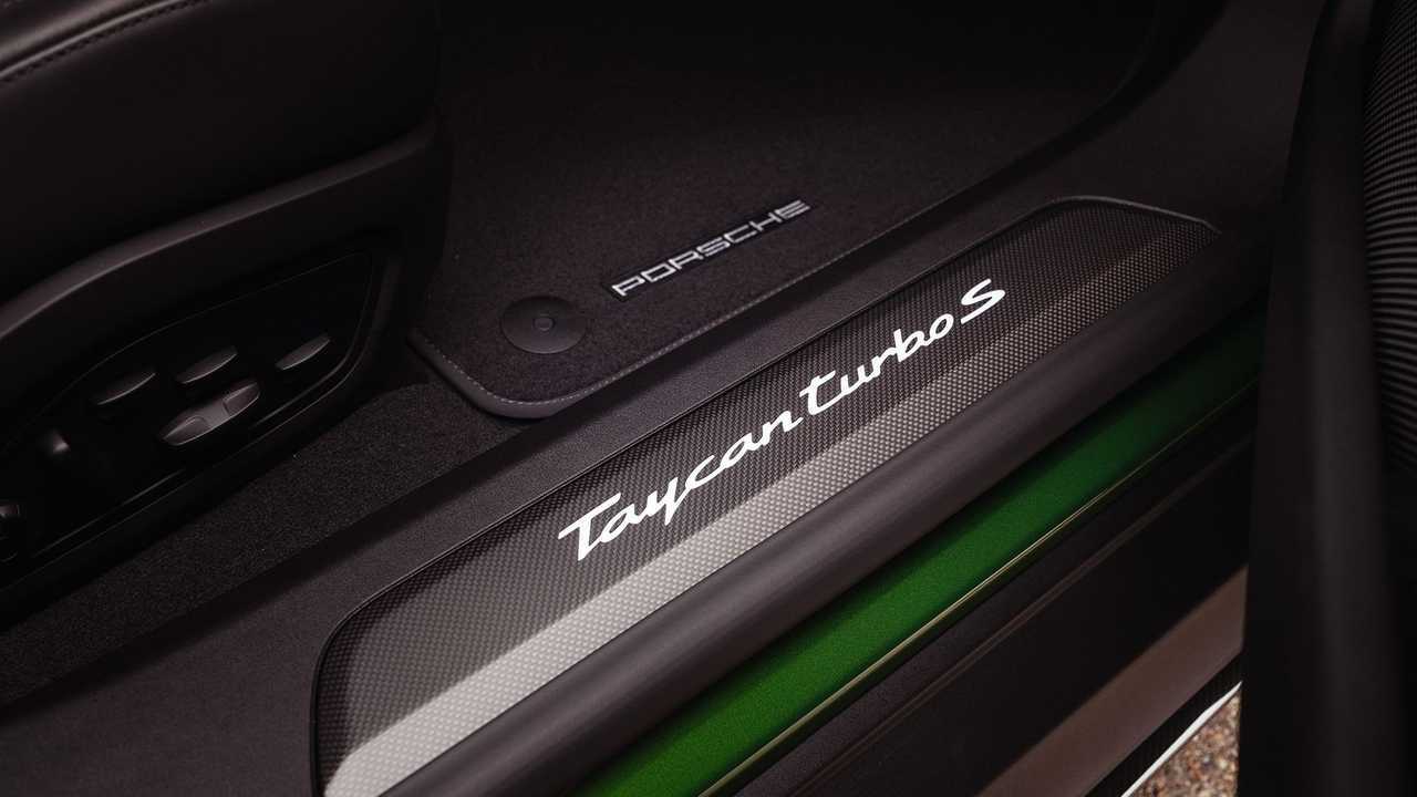 Porsche Taycan Turbo S Cross Turismo