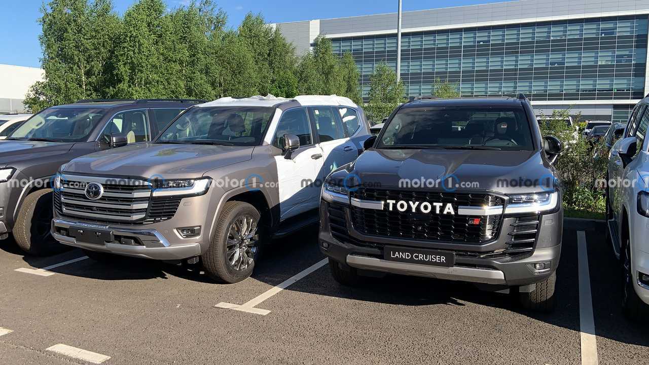 Toyota Land Cruiser 300 GR Sport замечен в России