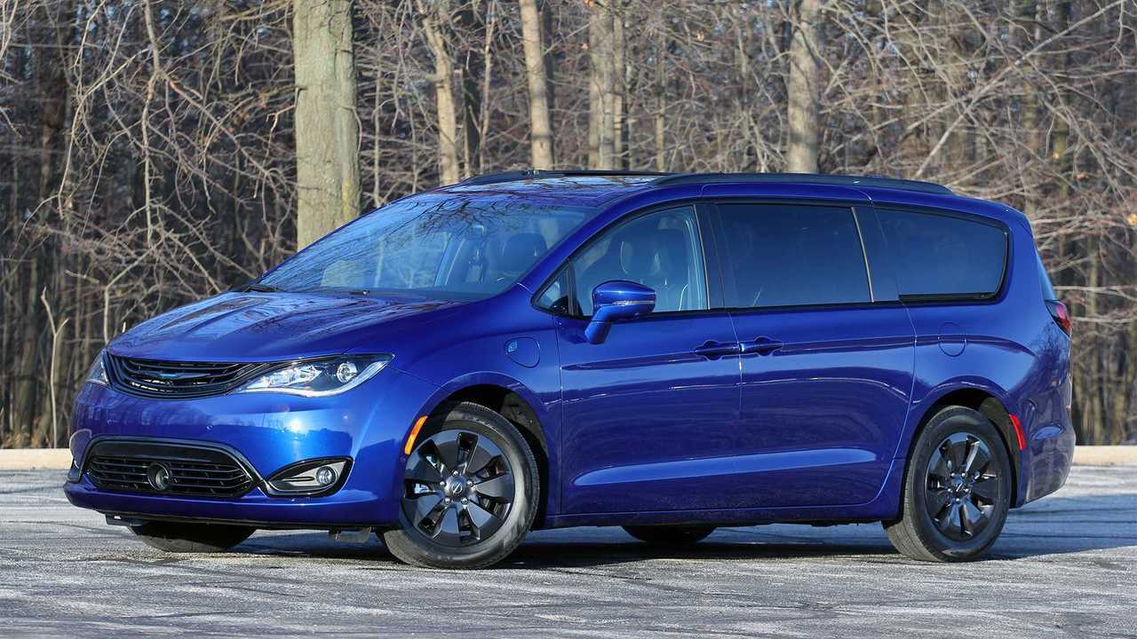 Jaguar I-Pace, Chrysler Pacifica Hybrid Awarded At Canadian Auto Show