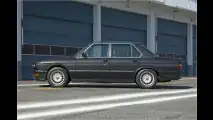 Zeitreise im ersten BMW M5