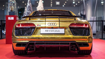 Gold Audi R8 V10 Plus