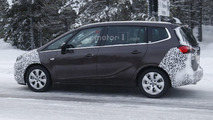 Opel Zafira Facelift spy photo