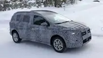 2022 Dacia Logan Stepway wagon spy photo