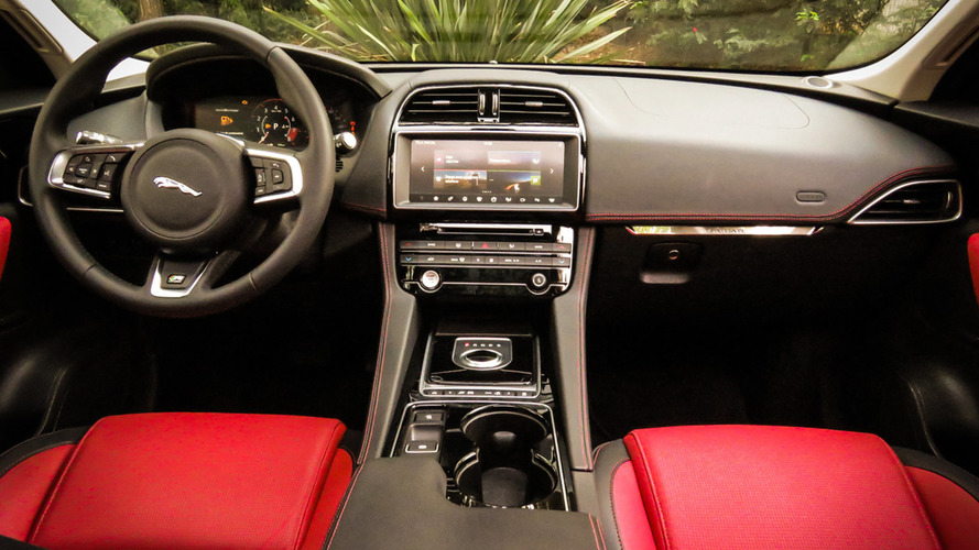 Comparativo Jaguar F-Pace x Porsche Macan