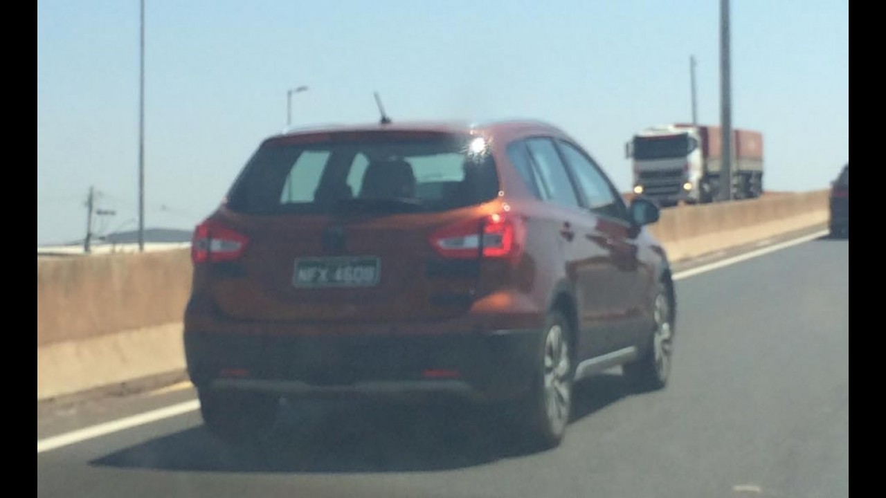 Flagra: Suzuki S-Cross reestilizado já roda no Brasil e pode ganhar turbo