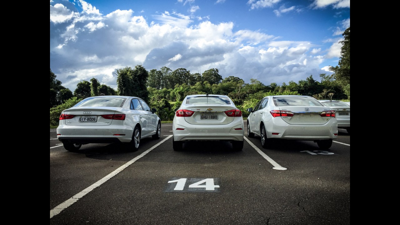 Teste CARPLACE: Novo Cruze vai pra cima do Corolla e até do A3 Sedan