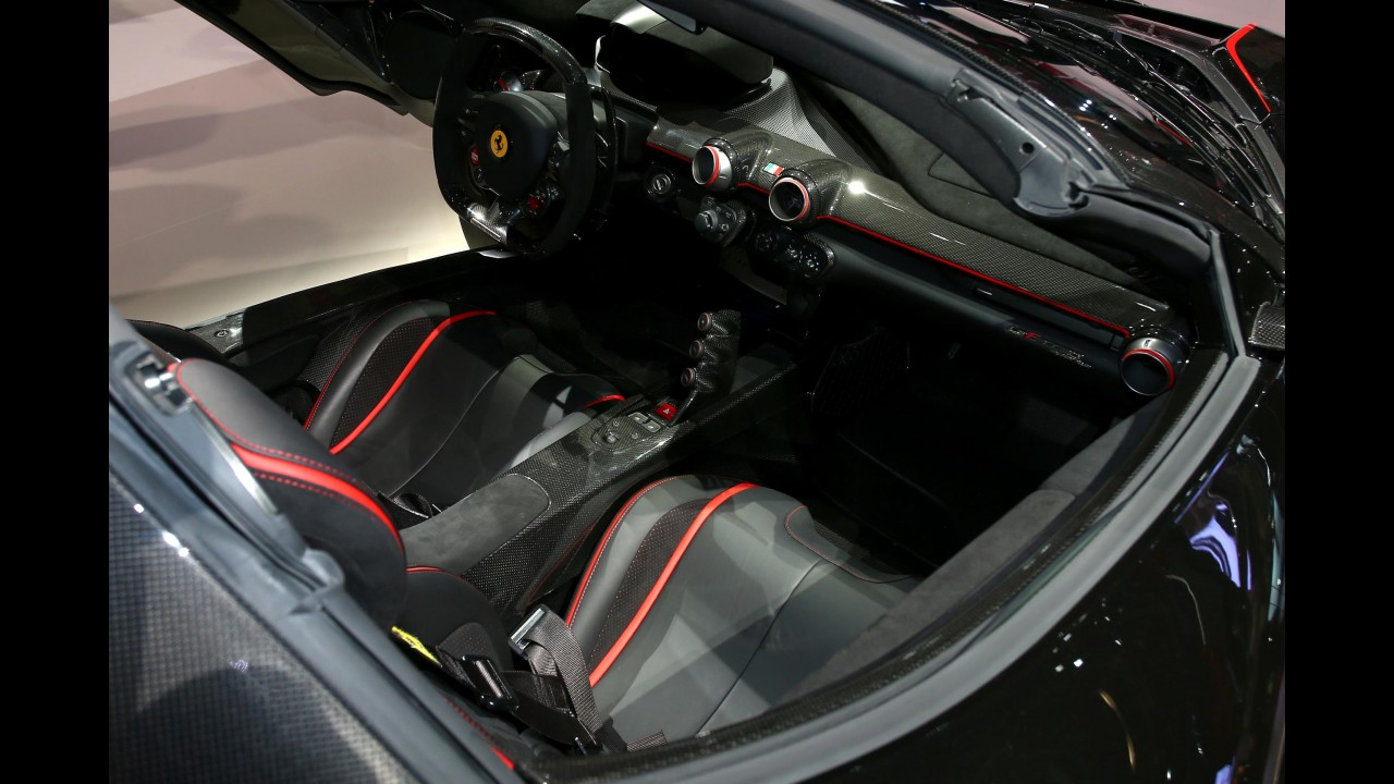 Paris: exclusiva, LaFerrari Aperta de 963 cv já teve as 200 unidades vendidas