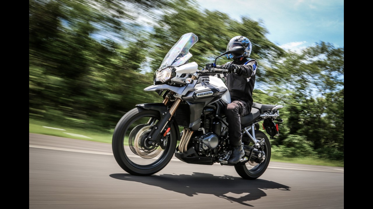 Flagra! Nova geração da Triumph Explorer 1200 roda em testes