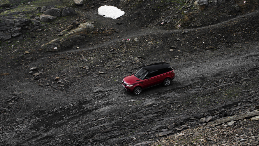 Range Rover Sport face à la Piste Inferno en Suisse