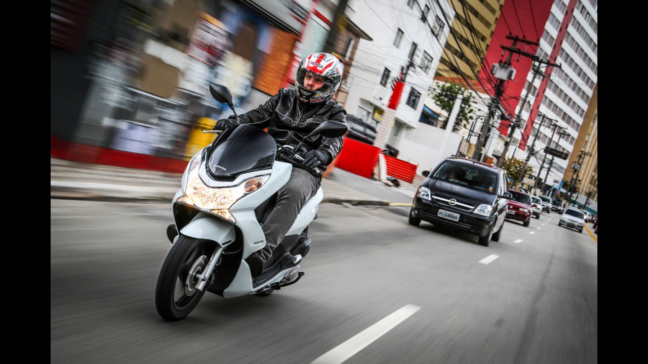 Andar no corredor é mais seguro para moto, diz estudo