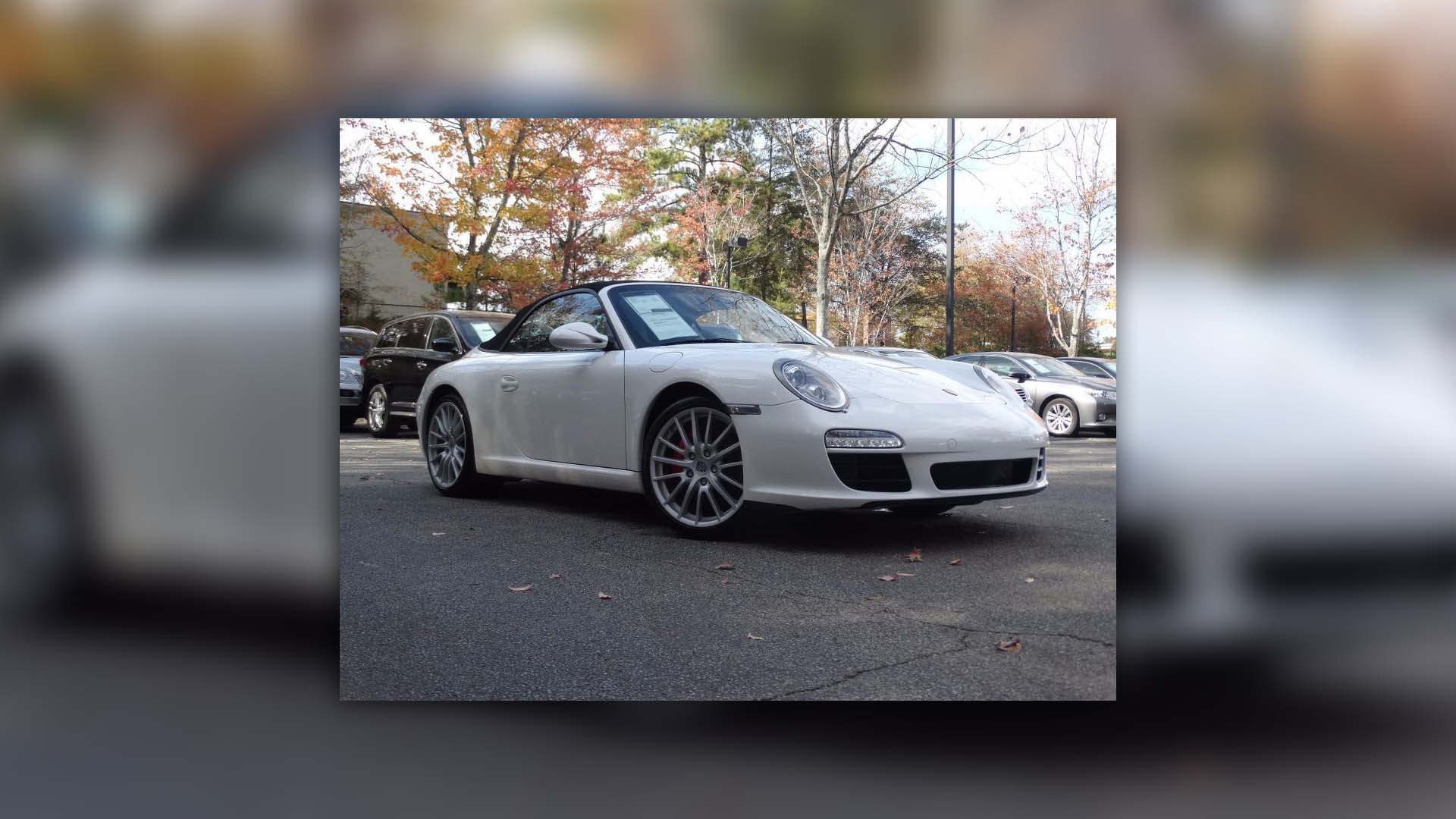 Centro 911 with center driver's seat shows up for sale