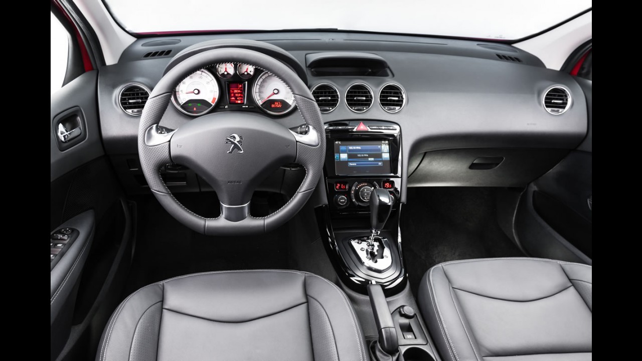 Volta rápida: de cara nova, Peugeot 308 "Mercosul" aposta no recheio