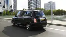 London Taxi LEVC TX eCity in Paris