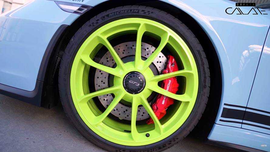 Porsche 911 GT3 with different colour wheels
